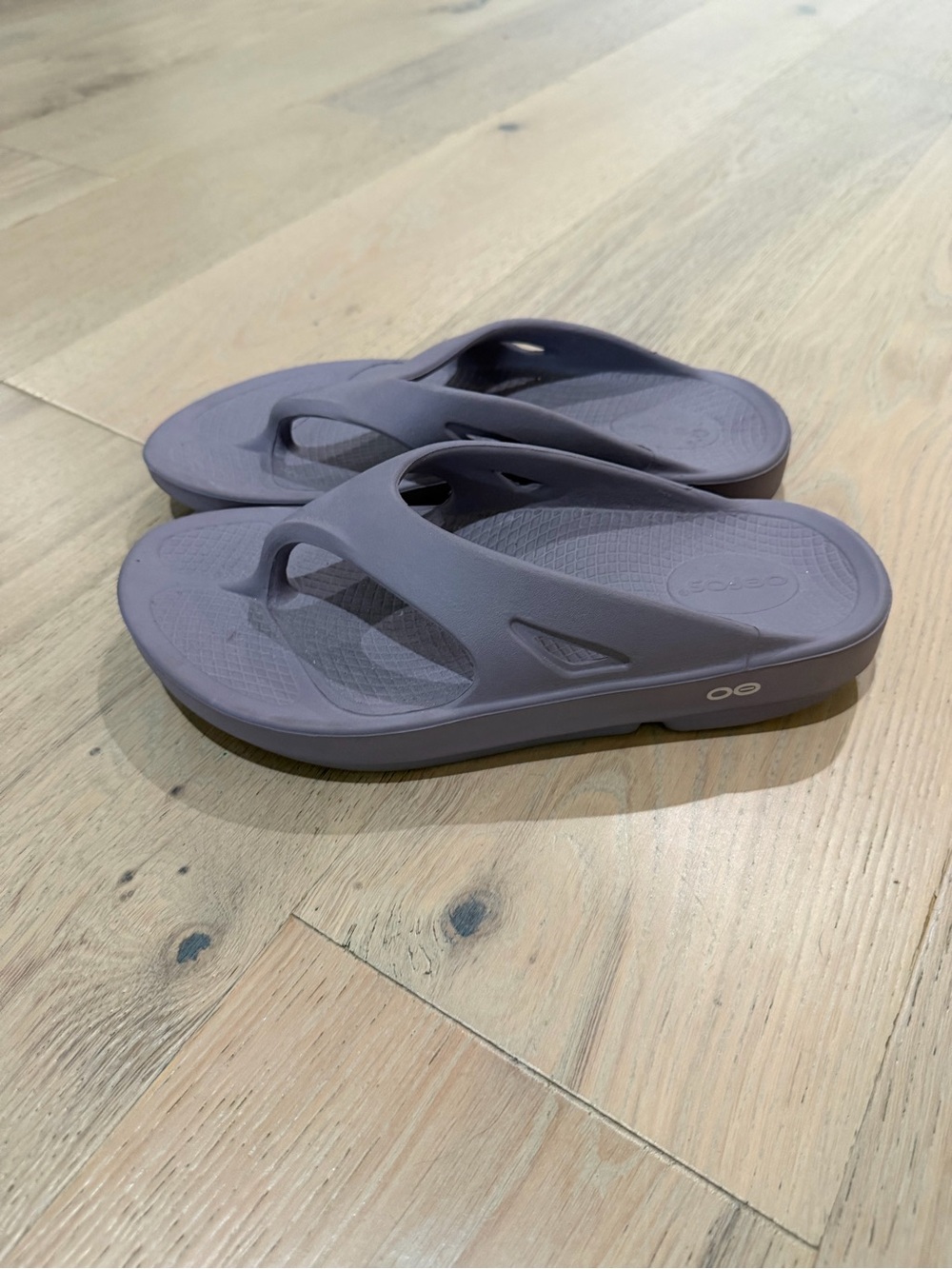 OOFOS Women's Recovery Flip Flops Sandals Purple